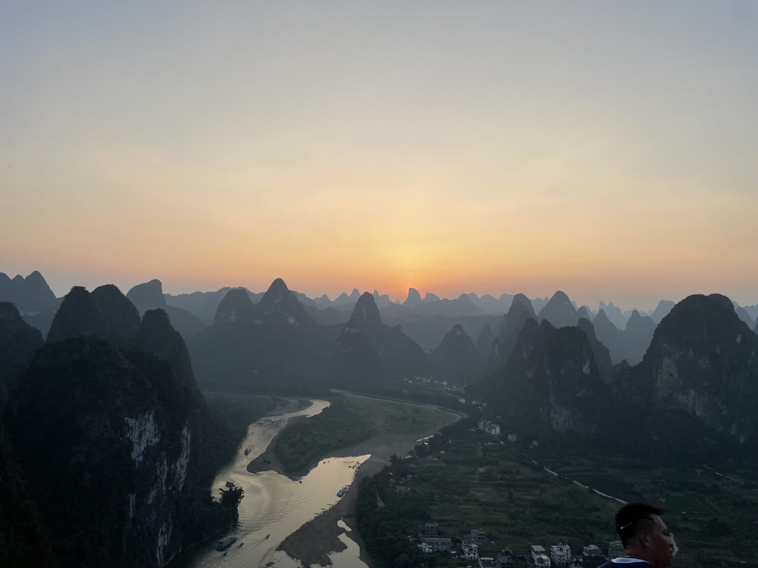 Über den Bergen von Guangxi
